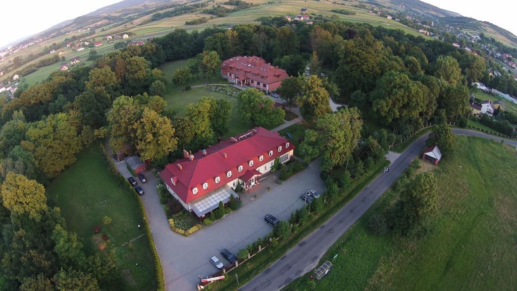 Hotel Dwor Ostoia Rymanów Exterior foto